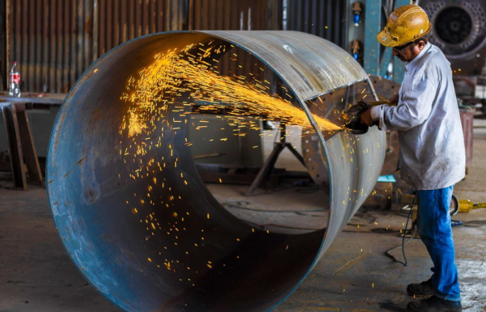 “Illuminating Brilliance: Unveiling the Advantages of Metal Fabrication for Commercial Lighting Applications”