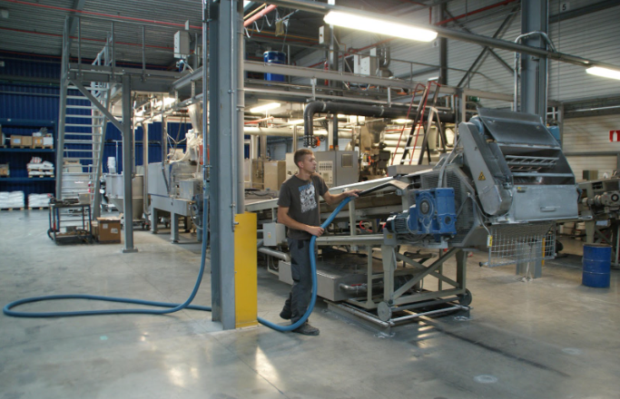 Clean and Clear: The Role of Compressors and Vacuums in Maintaining Hygiene Standards