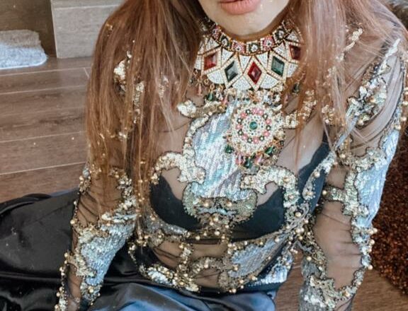 Poonam Jhawer: The Fearless and Alluring Flame, Igniting the Industry with Her Bold Charisma and Sensual Aura, Dominating the Spotlight and Creating a Fiery Legacy, Just Like Malaika Arora Khan!