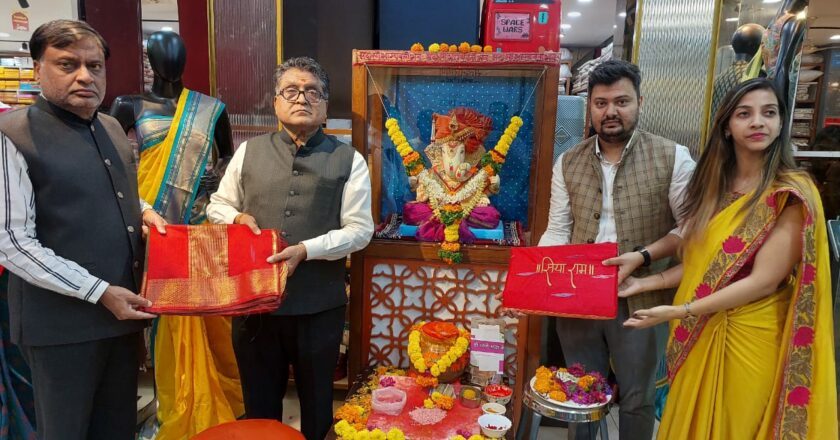 Pune Residents Weave Garments for Lord Rama and a Saree for Mata Sita Sent to Ayodhya in a Symbolic Gesture of Faith