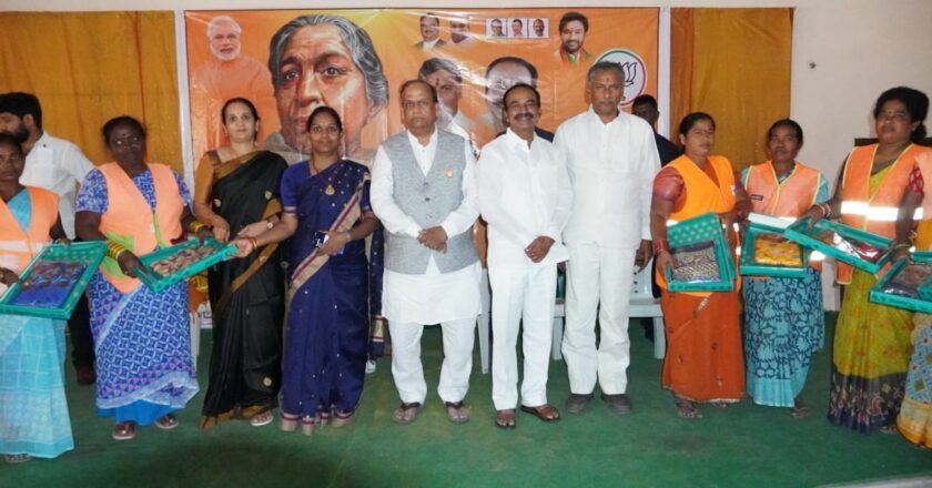 Celebrating Sarojini Naidu Birth Anniversary: Sudhakar Gande Honors GHMC Workers