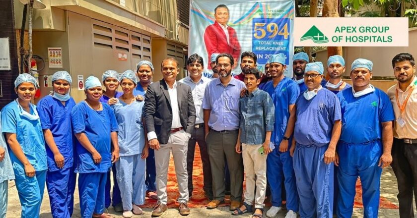 Mumbai doctor performs record 594 Robotic Knee Replacement Surgeries in one year