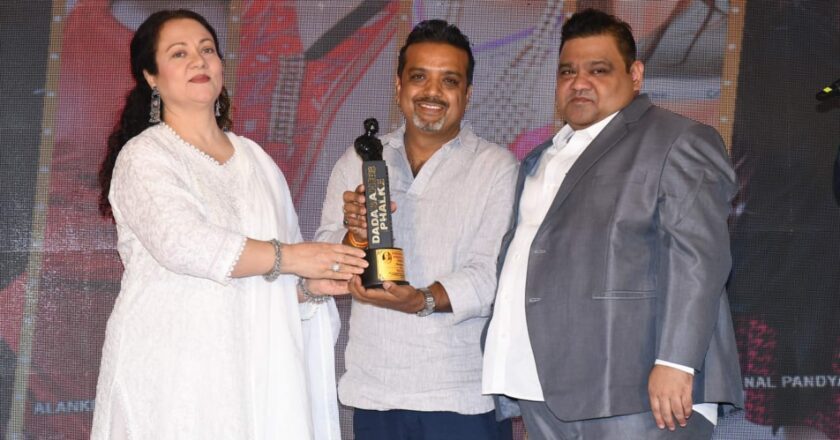 Raju Gauli, DOP of 50 superhit shows including Ishqbaaz, Naagin, honoured with Dada Saheb Phalke Indian Television Award by Mandakini