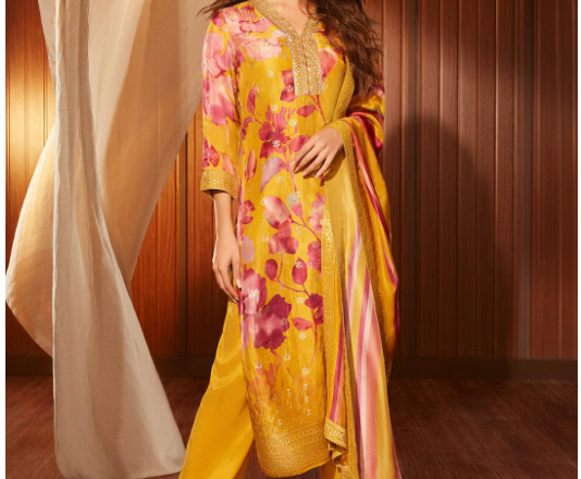 Festive Kurta Sets for Women: Light Up Your Wardrobe this Diwali