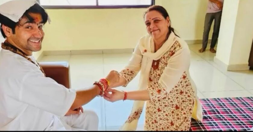 Bageshwar Baba Dhirendra Shashtri Celebrates Rakhi with Nidarshana Ramesh Gowani at Bageshwar Dham