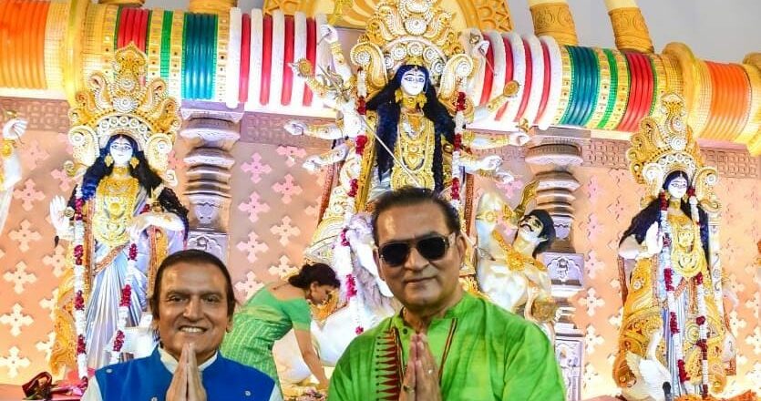 Philanthropist Dr. Dinesh Shahra Seeks Divine Blessings at Mumbai’s Durga Festival Event