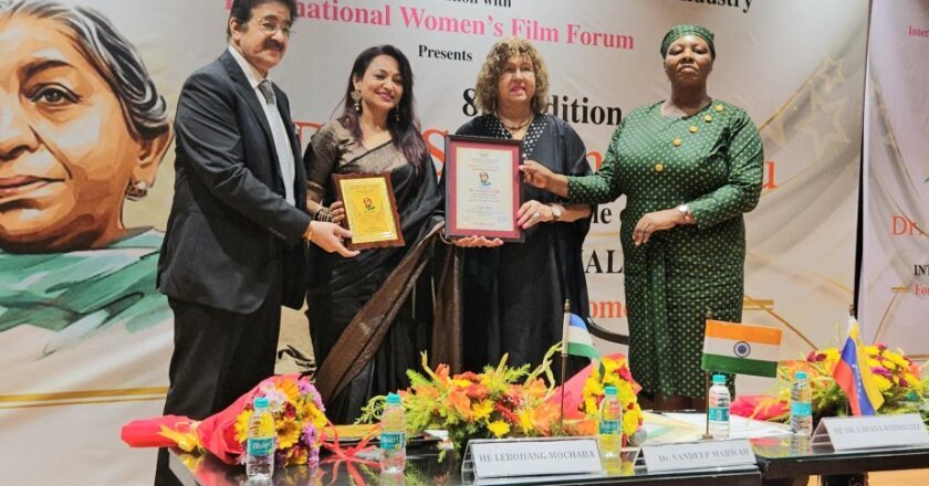 Multi-faceted artist Trupti Bhoir felicitated with Sarojini Naidu international Award