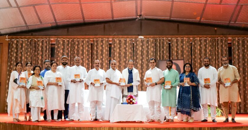 Dr. Dinesh Shahra’s Inspiring Visit to Pune’s Art of Living Triveni Ashram: A Tribute to Spirituality and Service