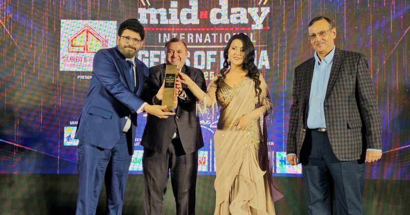 Rajeev Chaudhari Wins Mid-Day Iconic Film Trade Analyst Award