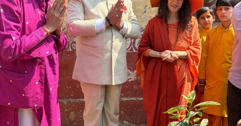 Dr. Dinesh Shahra Celebrates ‘Green Gold’ Initiative of Tree Plantation in the Presence of Pujya Chidanand Saraswati & Sadhvi Bhagwati Saraswati at Mahakumbh