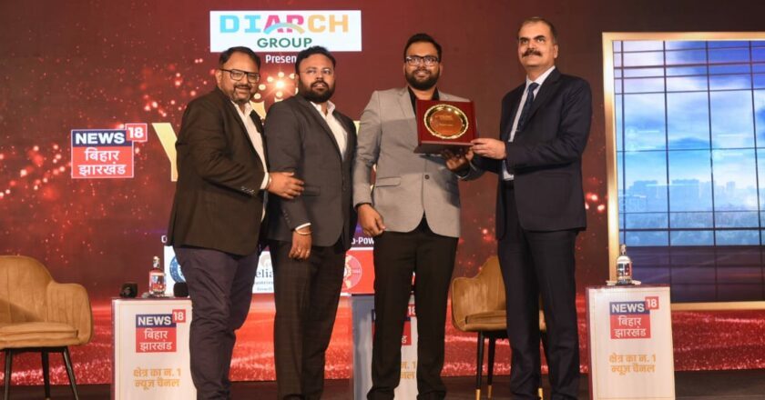 Abhishek Bharti Honored with Young Achiever Award for Launching Oqart.com
