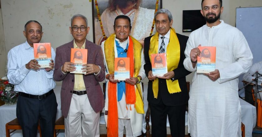 Dr. Dinesh Shahra Unveils Hindi Edition of Sanatan Avatar at Art of Living Kanpur
