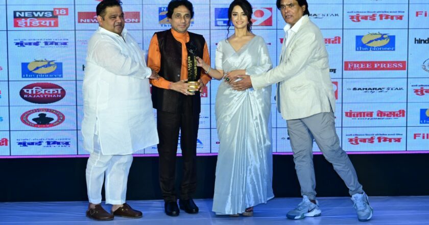 “Yaadon Ke Gubbare” by Dipak Desai Wins Best Book of the Year at Dadasaheb Phalke Indian Television Awards 2025