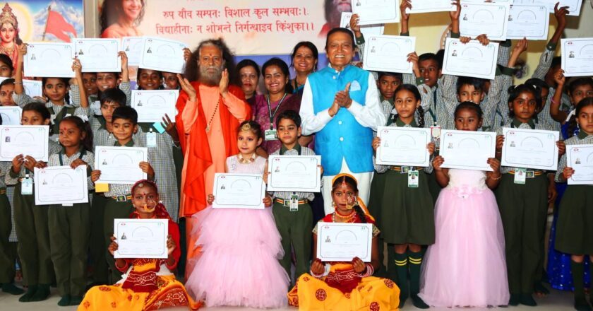 Dinesh Shahra Foundation Empowers Scholars and Women Achievers at Parmarth Vidyamandir, Rishikesh