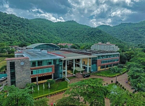 Universal Business School Redefines Management Education with an AI-powered MBA Curriculum