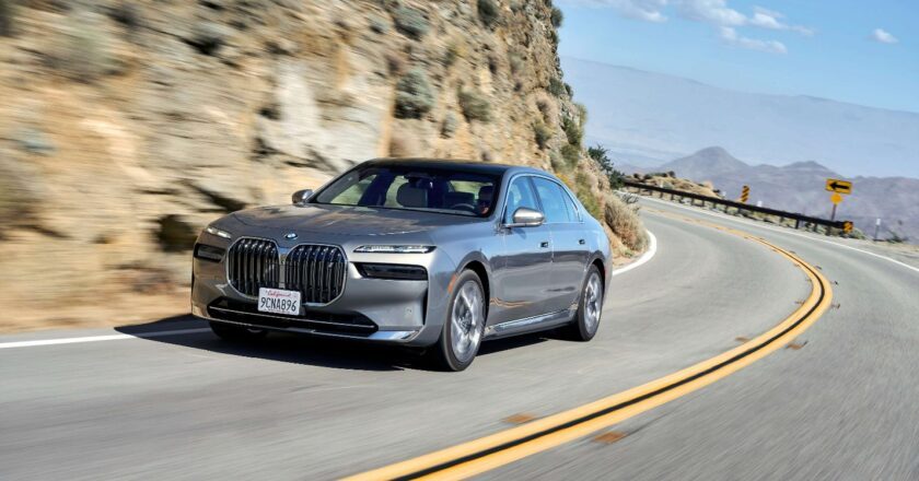 The BMW i7: The best of electrifying mobility now at a uniform price across the nation.
