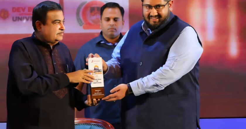 Vijayan Trishul Defence Solutions Founder and Managing Director Sahil Luthra Felicitated by Shri Nitin Gadkari at Zee  ‘Bharat Ki Udaan’ for Defence Innovation
