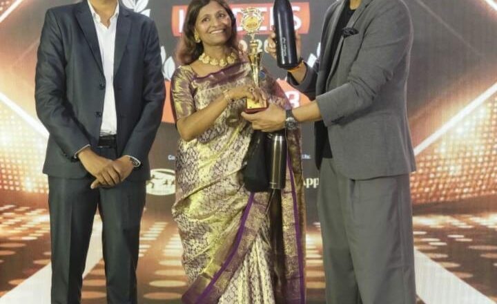 Flask Lady Dr. Urvashi Mittal Receives Inspiring Leaders Award 2025