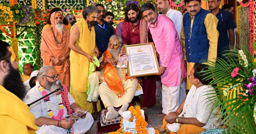 The chief national coordinator of the Shinde faction of Shiv Sena, Dr. Verma, was deeply moved by the blessings bestowed upon him by the saints.