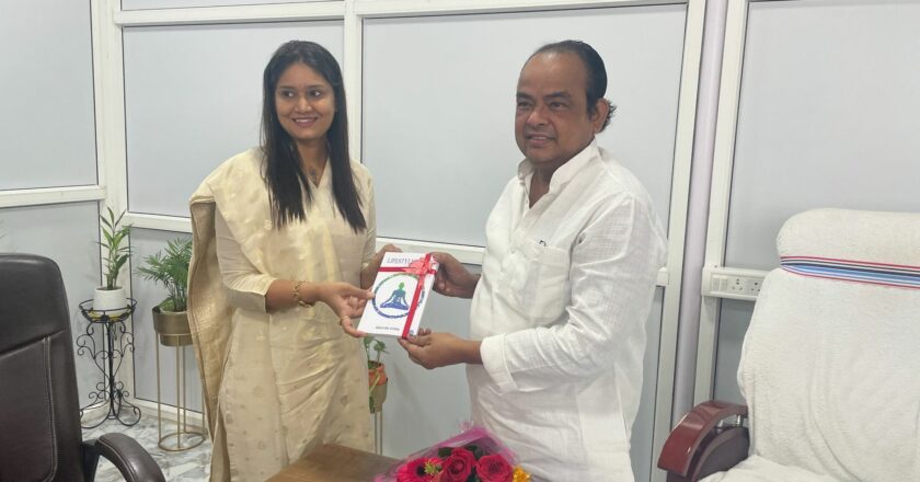 Kanchan Verma Honoured for the book “Lifestyle Reset” by Health Minister Shri Irfan Ansari