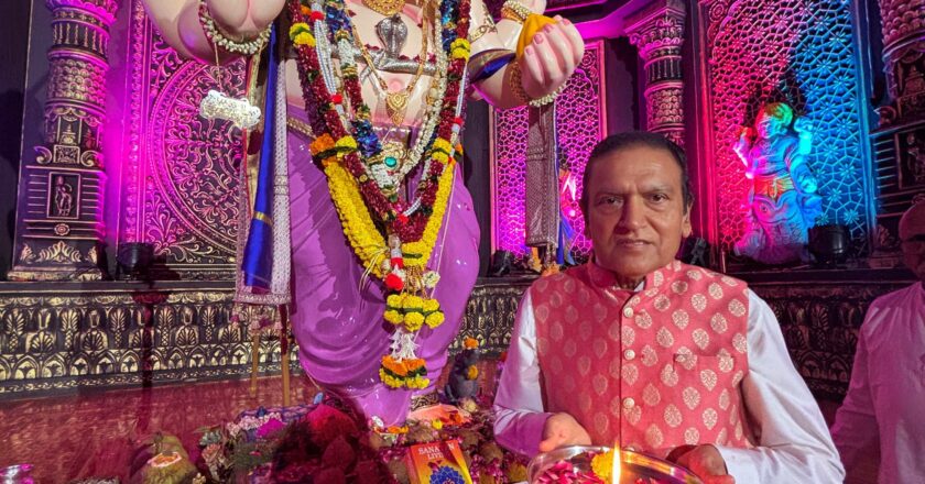 Dr. Dinesh Shahra Visits Mumbai’s Ganesh Pandals, Prays for Collective Well-being and Cultural Unity