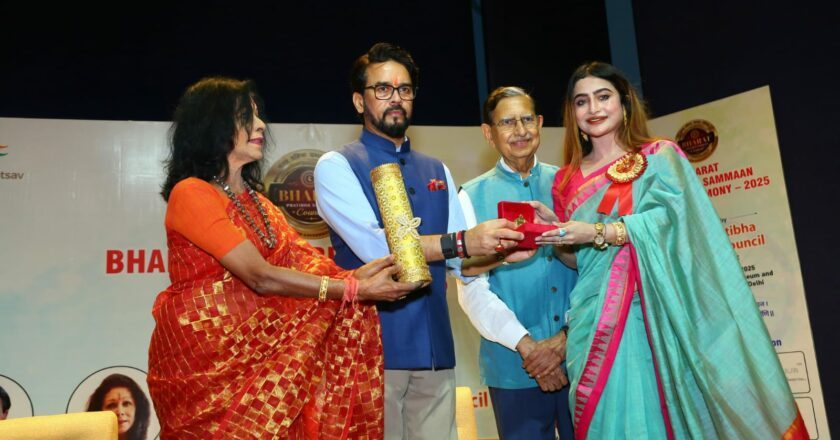 Dr. Deepali Banerjee Honoured with Bharat Pratibha Sammaan Award at Prestigious Ceremony in Delhi