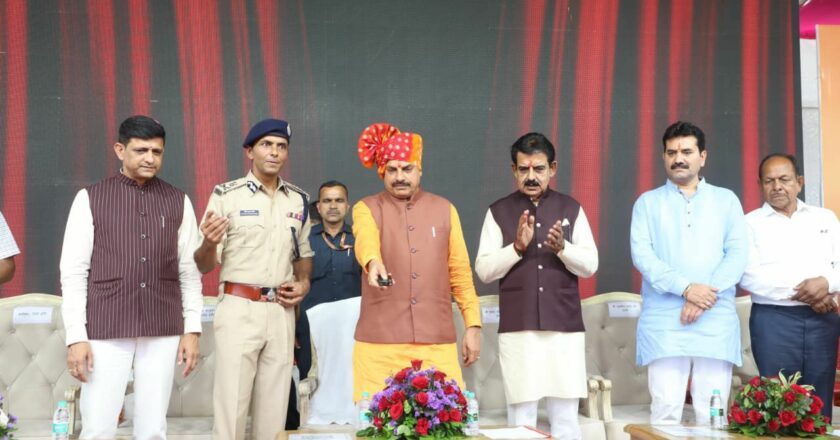 Indore Police Commissionerate Becomes First to Launch AI Chatbot ‘Safe Clicks’  in Madhya Pradesh
