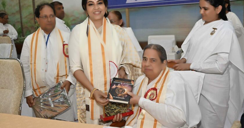 Dr. Sohini Sastri Shines as Guest of Honor at the Rashtriya Media Maha Sammelan 2025 Held at the Brahma Kumaris Headquarters