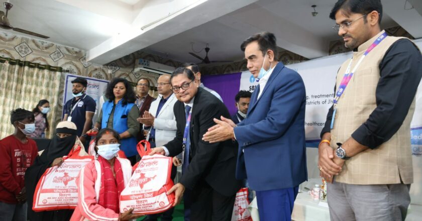 RK HIV AIDS Research and Care Center and SBI Foundation distribute nutrition kits to TB patients in Ranchi