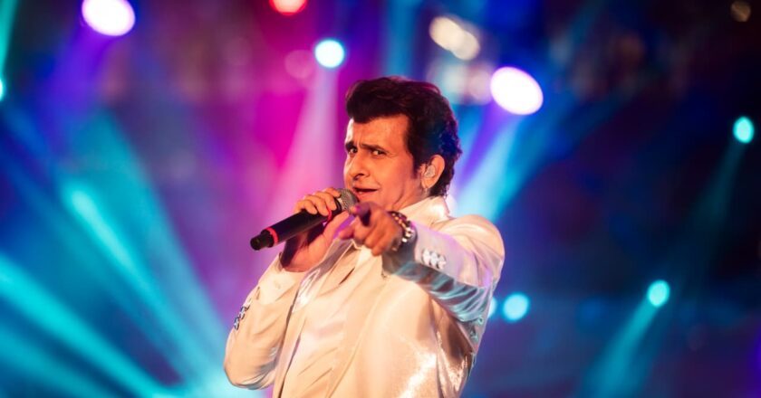 Sonu Nigam sings nonstop for 3 hours, taking Satrangi Re to another musical level!