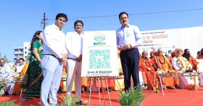 BigCloudy Launches Digital Tree Plantation App with Maharashtra Minister Girish Mahajan